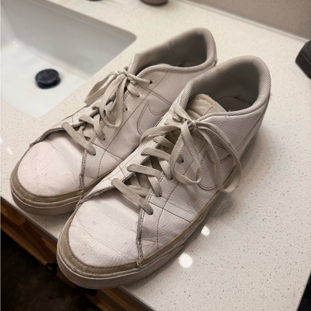 Nike Low-Top Sneakers in Off-White and Tan
